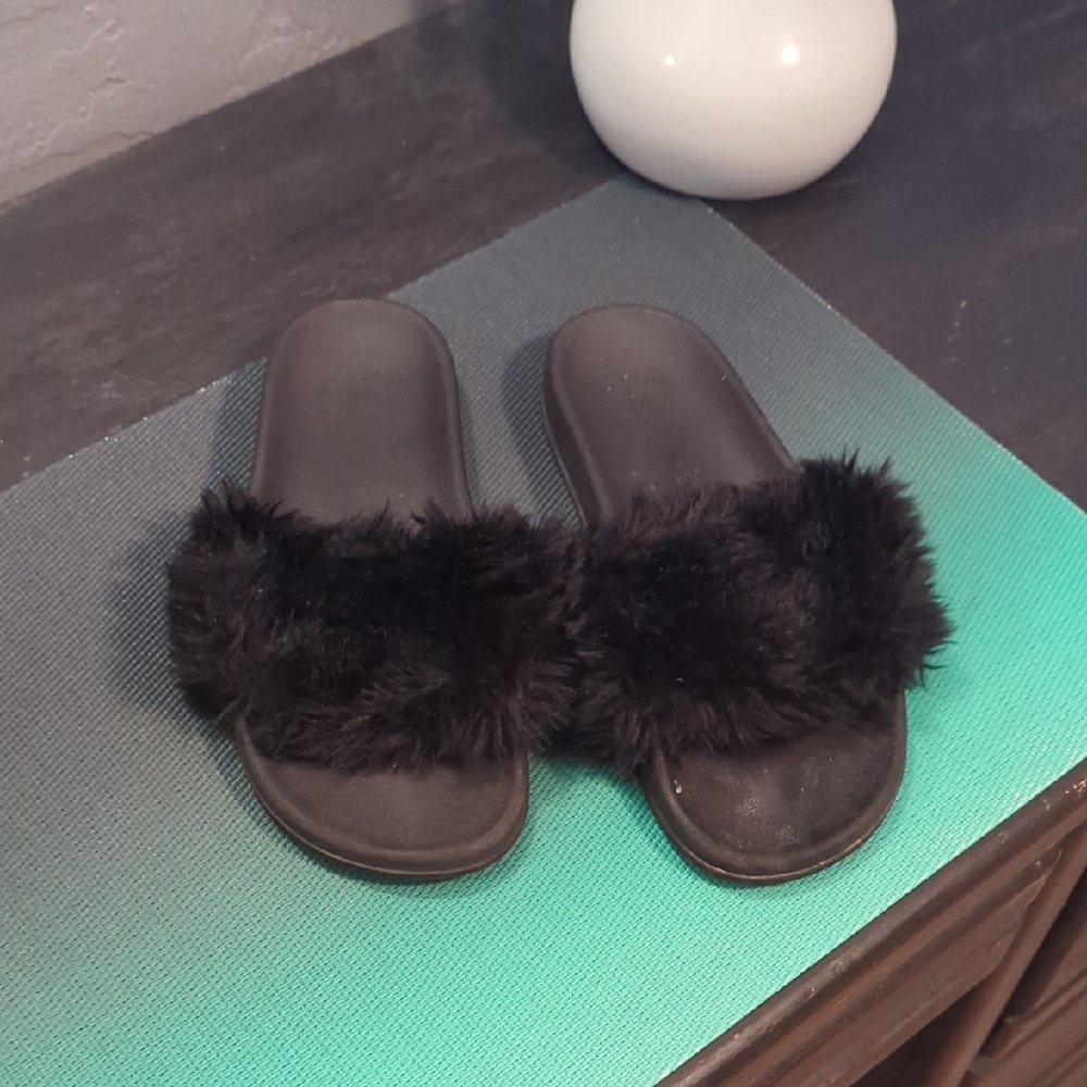 Cozy Black Fur Slides